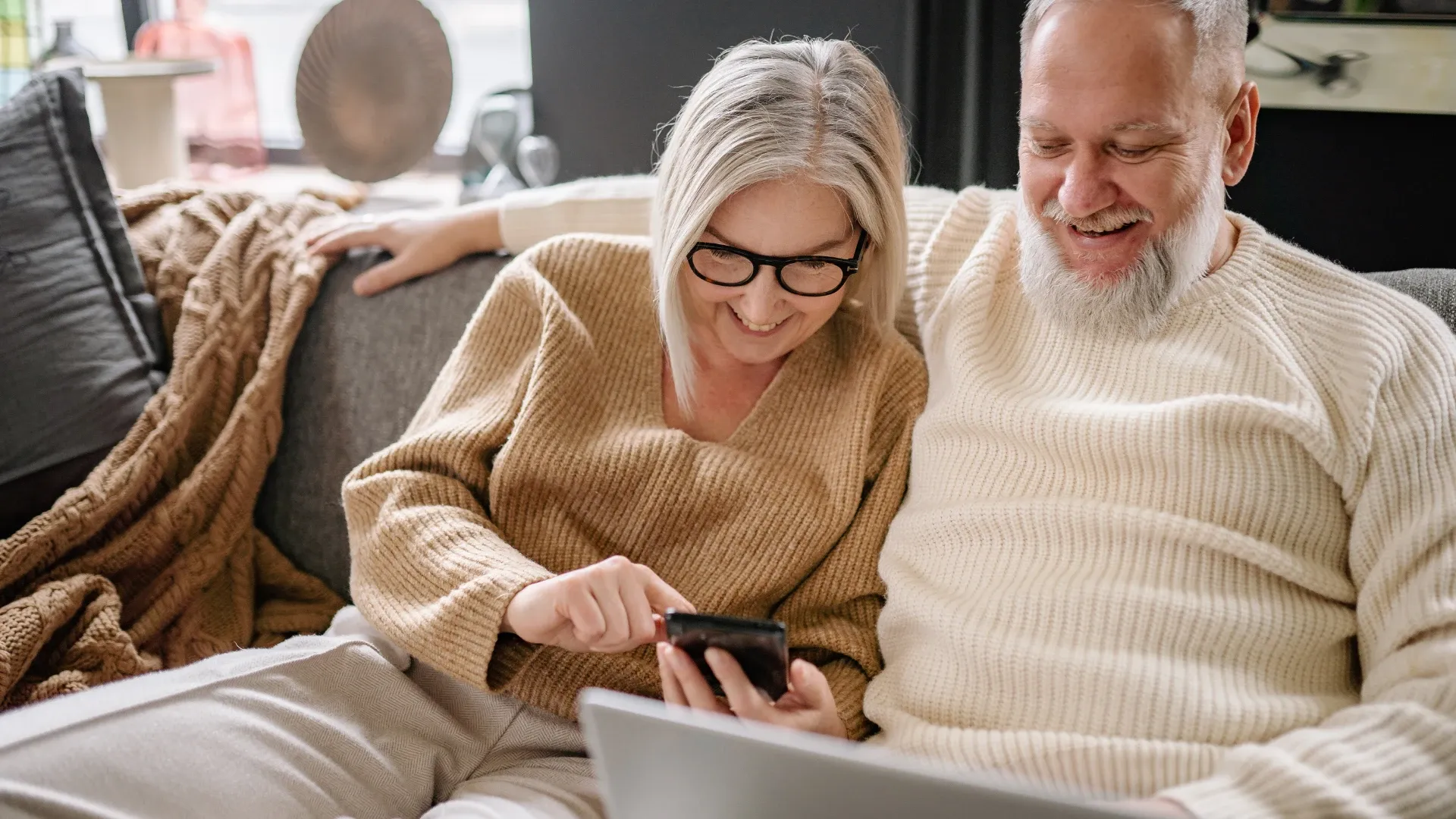 Elderly couple uses virtual tour of retirement centre to explore options from home