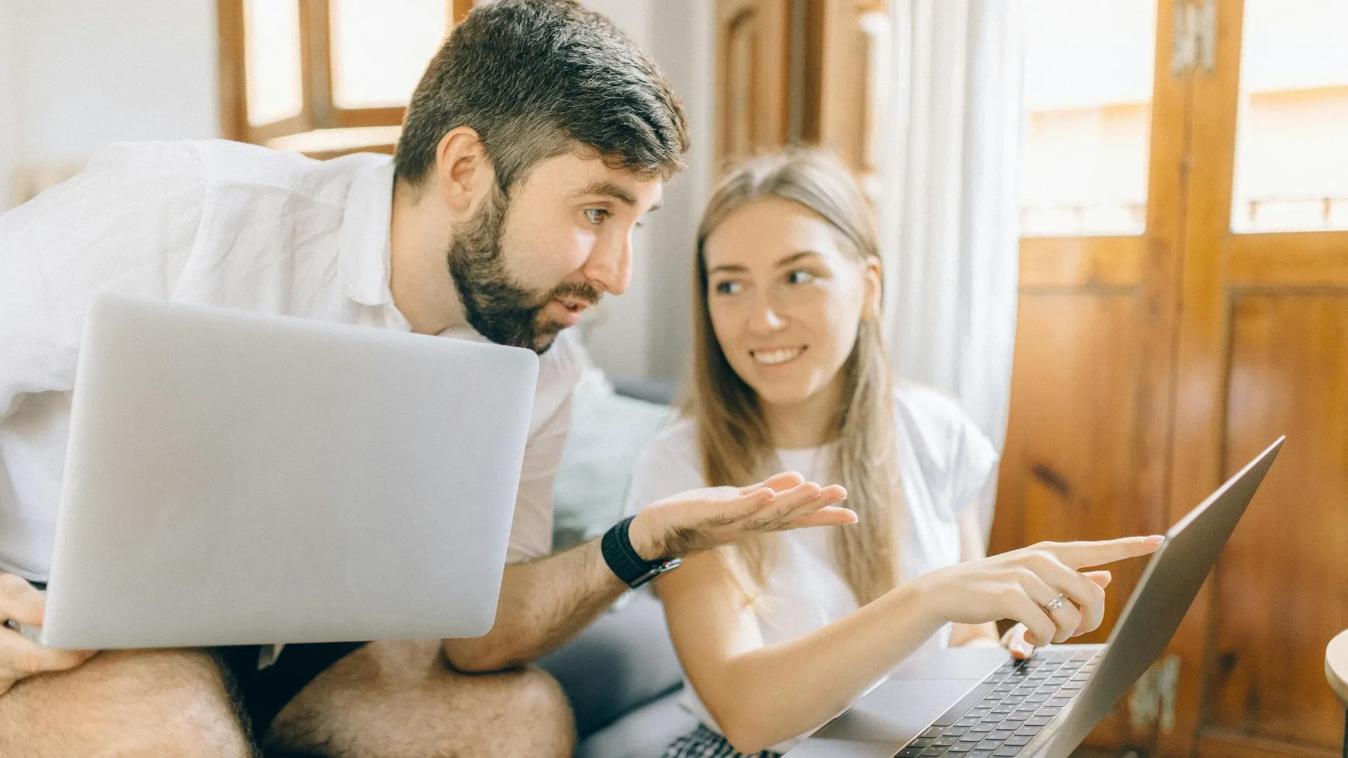 Father and daughter virtually tour university before her first semester begins